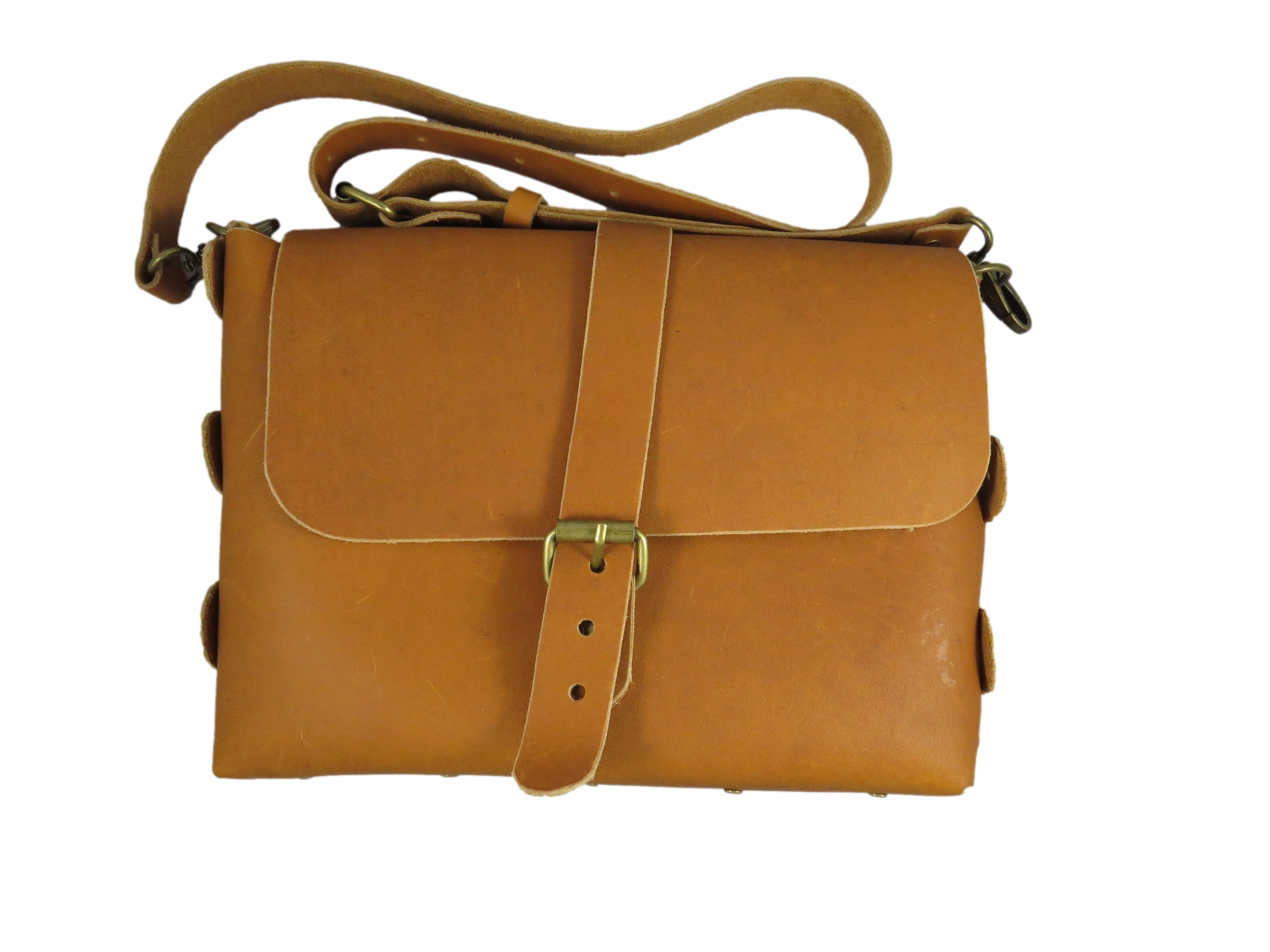 honey-oiled-leather-messenger-bag-with-buckle-feature